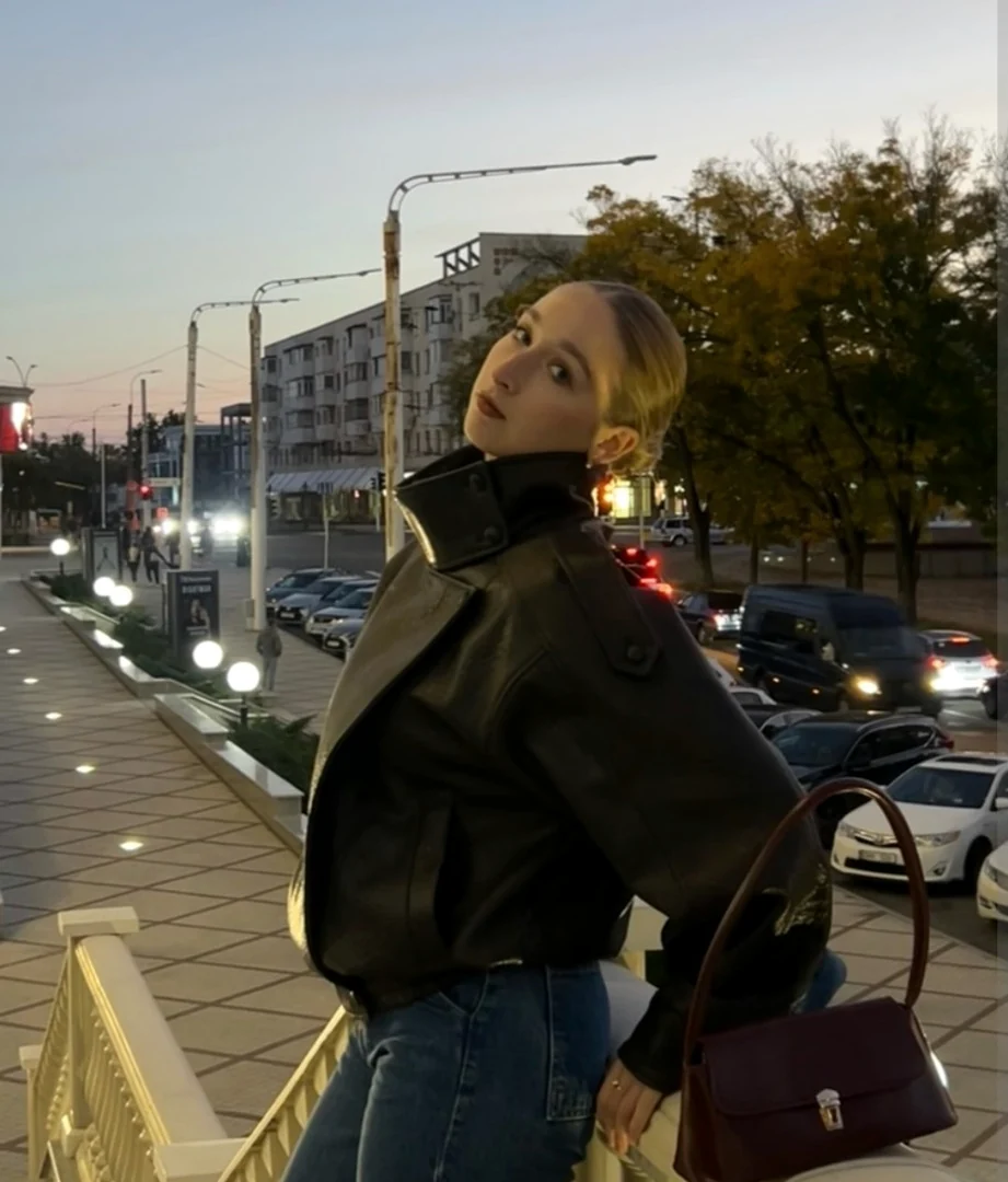 Лиза — организатор книжного клуба